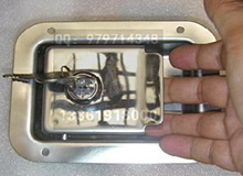 船用遊艇房車不鏽鋼帶拉手工具箱鎖,箱櫃鎖,平面(miàn)型挖手鎖,車門鎖(編号D0001)